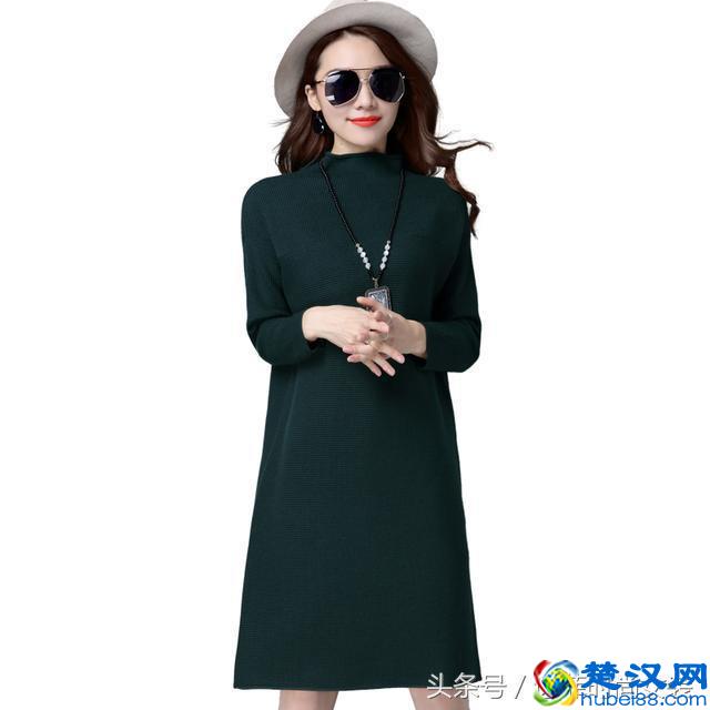 奔三的女人要会搭配，披肩外套+毛衣连衣裙，修身保暖还有女人味