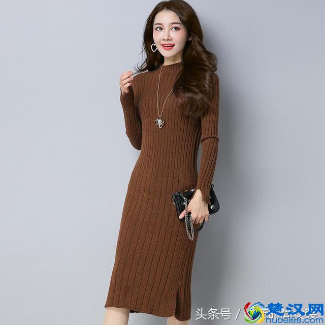 奔三的女人要会搭配，披肩外套+毛衣连衣裙，修身保暖还有女人味