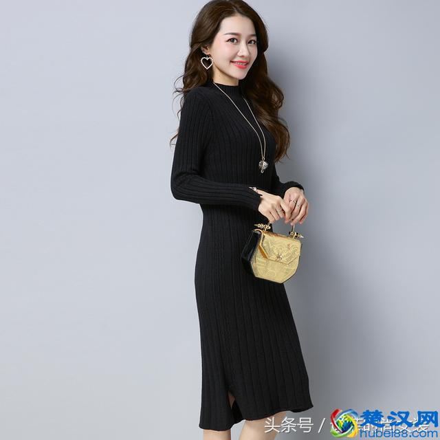 奔三的女人要会搭配，披肩外套+毛衣连衣裙，修身保暖还有女人味