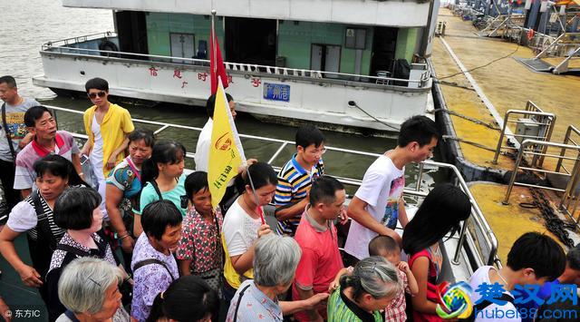 如今跟团游费用那么低，原来旅行社是靠这个赚钱