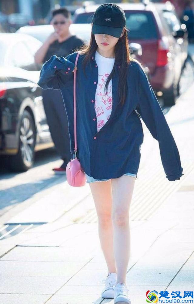 2018流行这几种颜色的包包，点亮你的夏季搭配，时尚度满分！