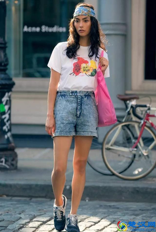 2018流行这几种颜色的包包，点亮你的夏季搭配，时尚度满分！