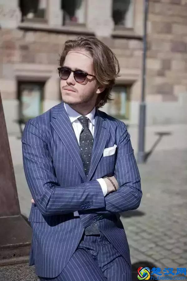 西服中，这个颜色的性价比最高（推荐色）