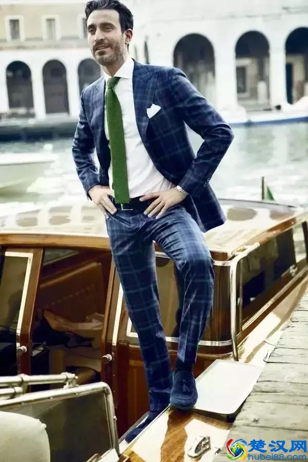 西服中，这个颜色的性价比最高（推荐色）