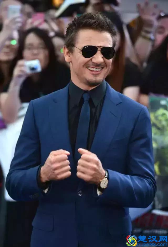 西服中，这个颜色的性价比最高（推荐色）