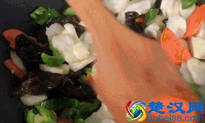 胡萝卜用油炒等于白吃？这样吃，护心通血管，缓解眼疲劳