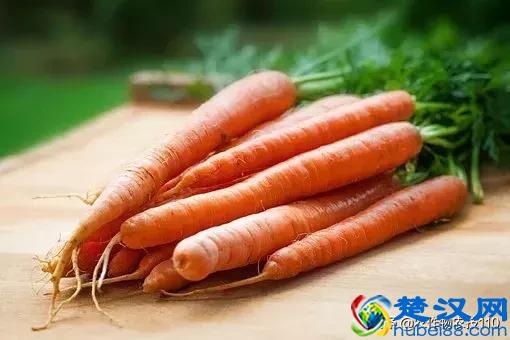 胡萝卜用油炒等于白吃？这样吃，护心通血管，缓解眼疲劳