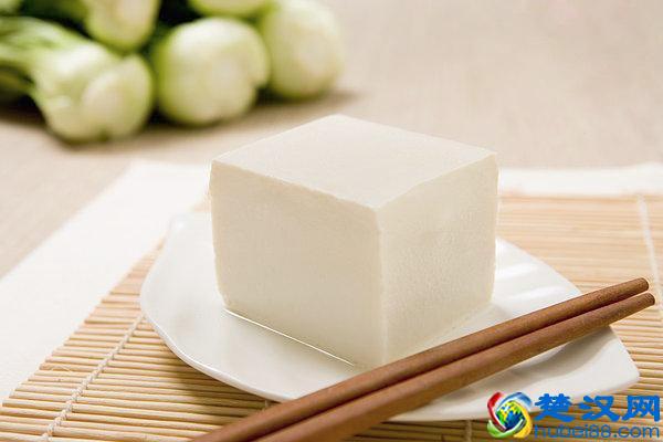 冬天女性手脚冰凉是怎么回事，女性手脚冰凉吃什么好