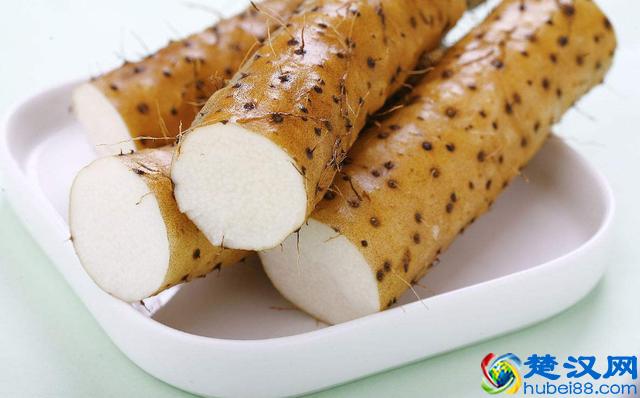 冬天女性手脚冰凉是怎么回事，女性手脚冰凉吃什么好