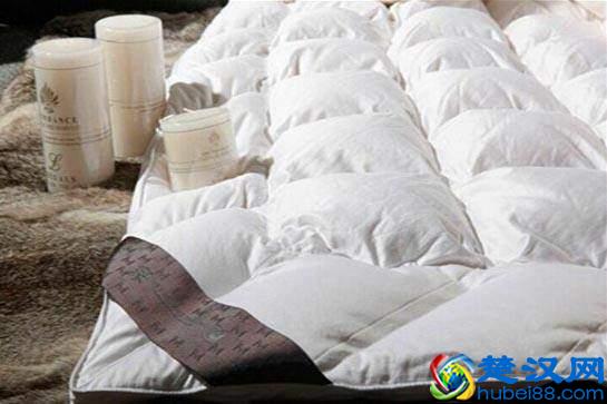 羽绒服又厚又脏怎么洗？学会这一招，10分钟让羽绒服变得像新买的