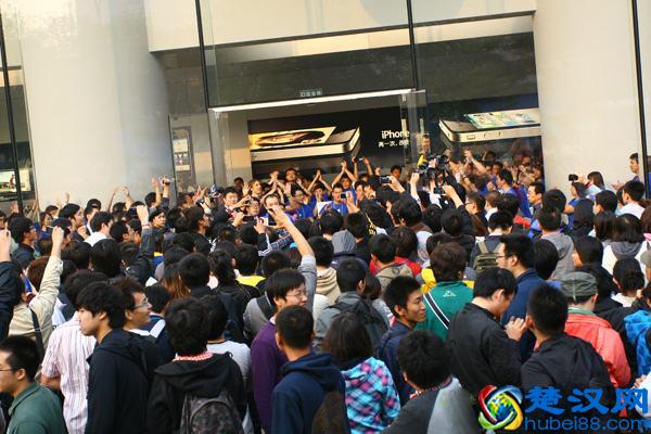 曾经全民“炒价”的iPhone4, 如今只值“一顿饭钱”