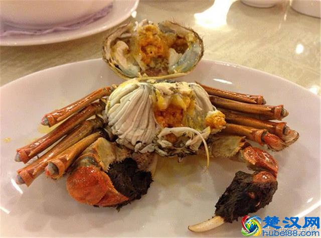 外国网友：在吃中国自助餐时，只吃螃蟹腿真的会被人撵出去？