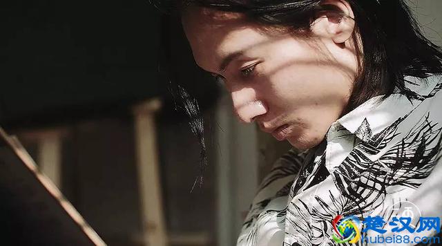 这个90后告诉你什么叫爱到体无完肤