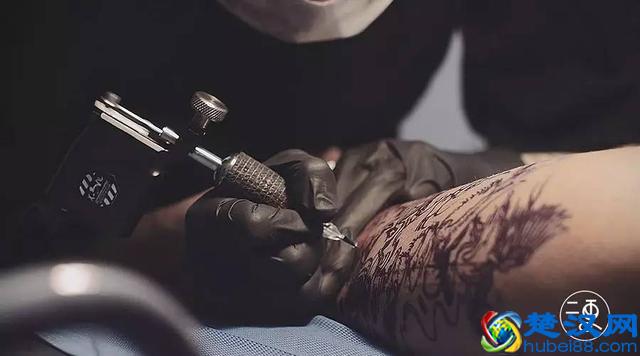 这个90后告诉你什么叫爱到体无完肤