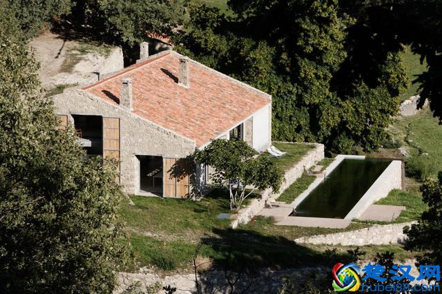 农村马厩和唯美民宿 差的就是一个建筑师