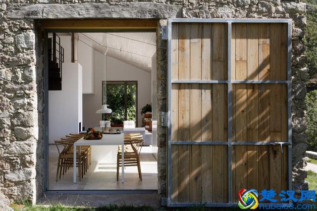 农村马厩和唯美民宿 差的就是一个建筑师