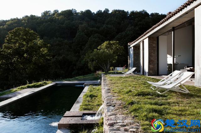 农村马厩和唯美民宿 差的就是一个建筑师