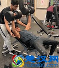 男孩重167斤胸部赘肉突出，决心健身，2年的力量训练蜕变的很彻底