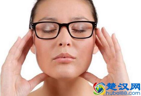 眼窝凹陷怎么办？这样做，眼睛瞬间电力十足