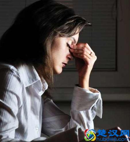 眼窝凹陷怎么办？这样做，眼睛瞬间电力十足