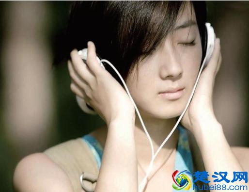 眼窝凹陷怎么办？这样做，眼睛瞬间电力十足