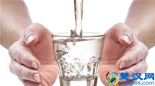 千滚水、隔夜水不能喝？错，真正不能喝的水你知道是什么水吗