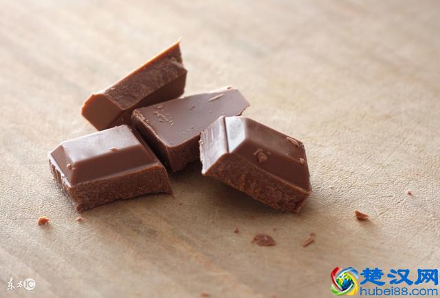 女生来例假到底不能吃什么？医生告诫：7种食物尽量别吃