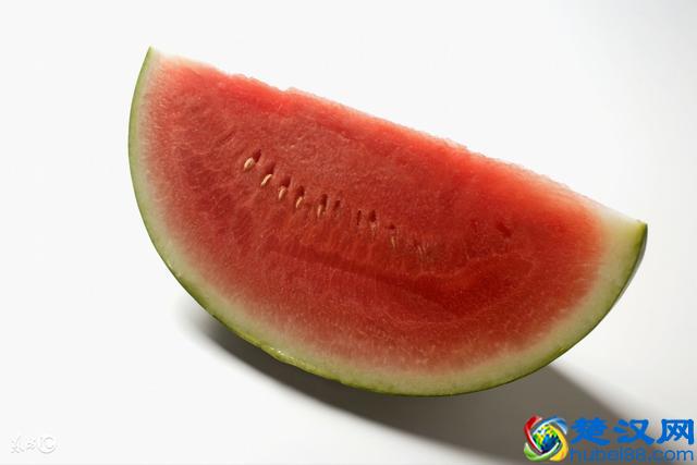 女生来例假到底不能吃什么？医生告诫：7种食物尽量别吃