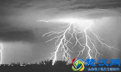 打雷时可以看电视、使用电脑吗？有什么安全隐患？