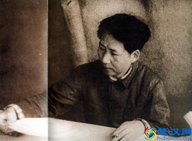 《矛盾论》讲了什么？它是如何发展辩证法的？