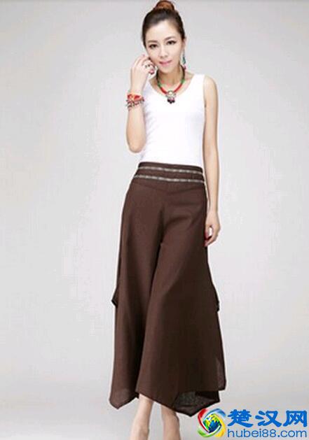 咖啡色裤子搭配什么上衣好看