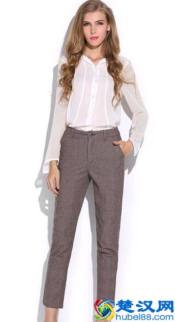 咖啡色裤子搭配什么上衣好看