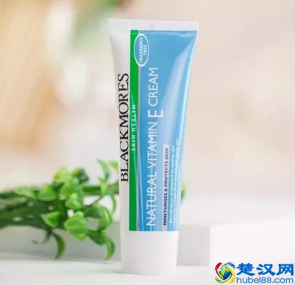 20岁就有颈纹？想要去掉颈纹只用颈霜做不到！