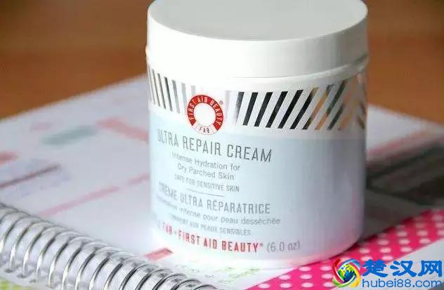 20岁就有颈纹？想要去掉颈纹只用颈霜做不到！