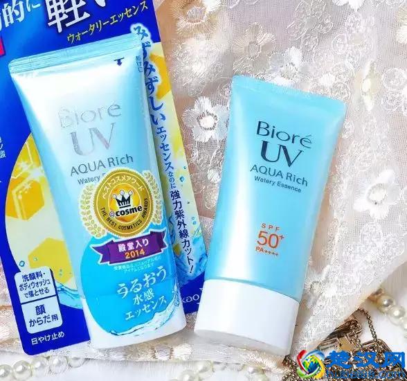 20岁就有颈纹？想要去掉颈纹只用颈霜做不到！