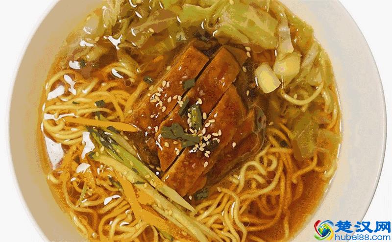 兼职在公司楼下开方便面馆，这可能是文艺青年离开店最近的一次