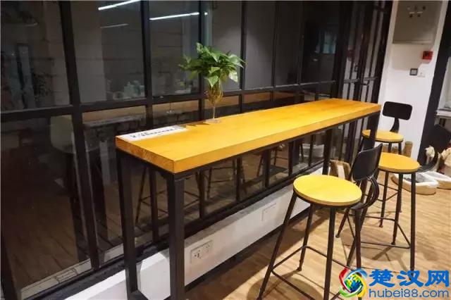 兼职在公司楼下开方便面馆，这可能是文艺青年离开店最近的一次