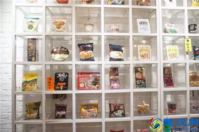 兼职在公司楼下开方便面馆，这可能是文艺青年离开店最近的一次