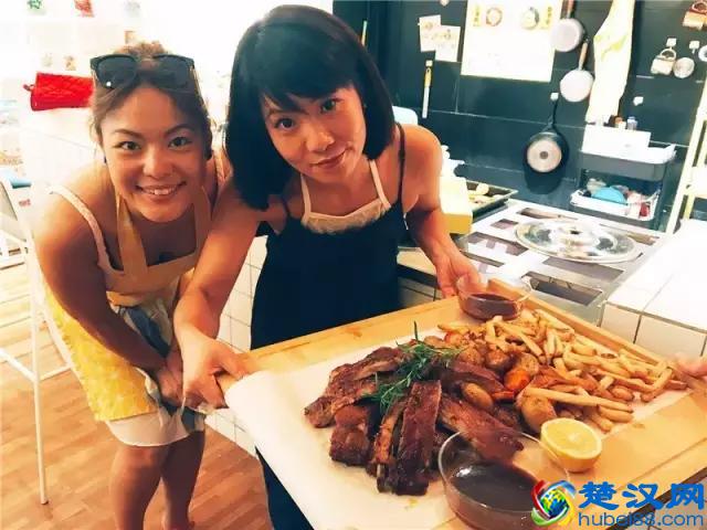 兼职在公司楼下开方便面馆，这可能是文艺青年离开店最近的一次