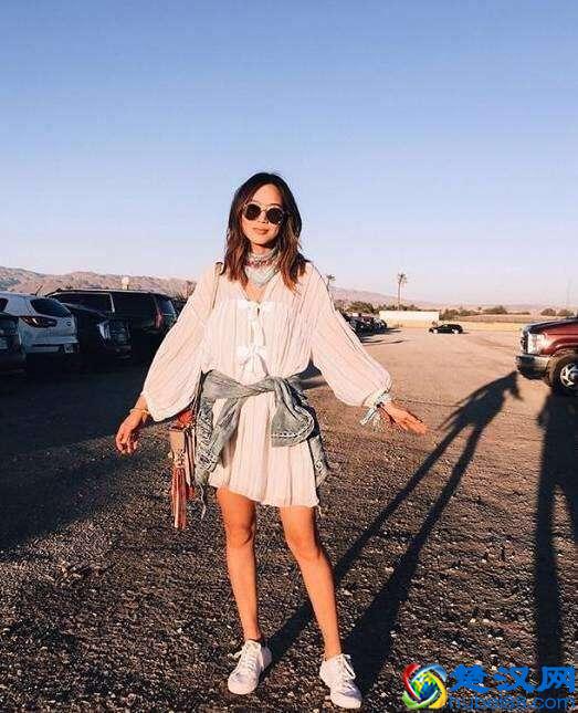 皮肤偏黑的人穿白色衣服，只要搭的好有何不可？