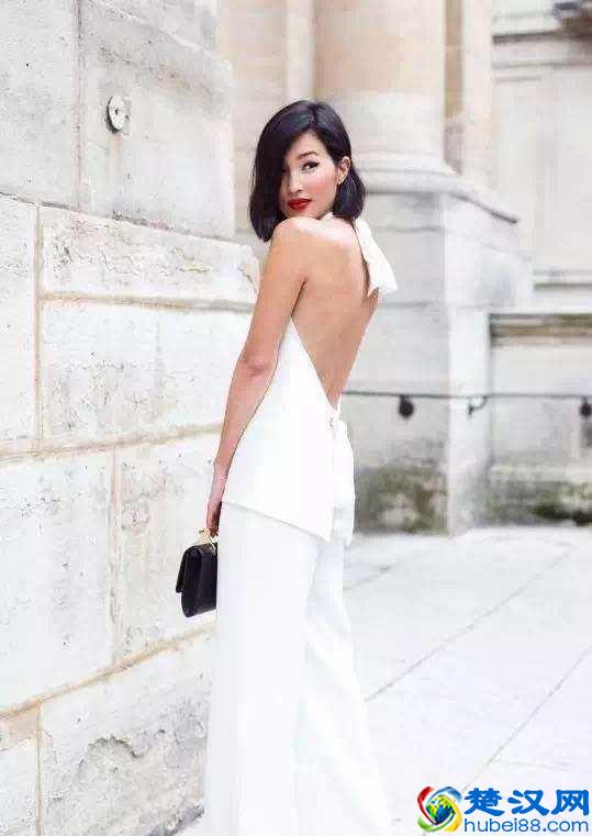 皮肤偏黑的人穿白色衣服，只要搭的好有何不可？