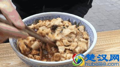 从业28年，烤超过5万只羊，老师傅告诉你哪里的烤羊才最正宗！