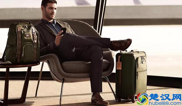 三十岁左右的男士穿什么品牌的衣服,怎么搭配比较好?