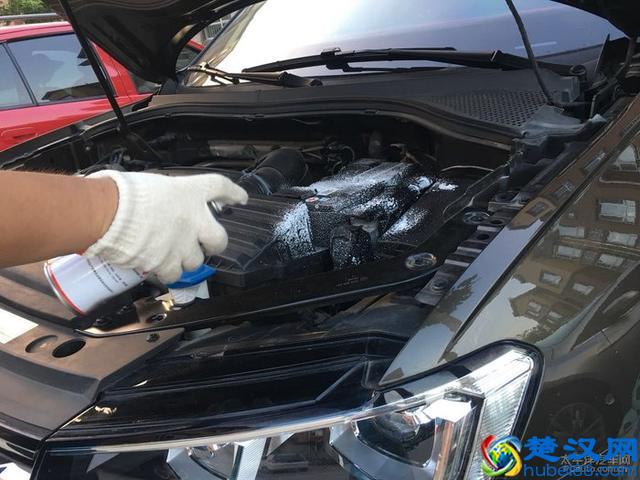再也不用去洗车店，自己动手轻松清洗发动机舱！