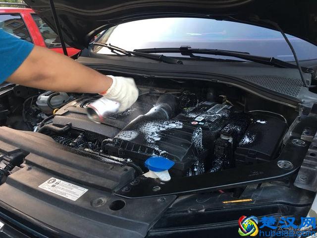 再也不用去洗车店，自己动手轻松清洗发动机舱！