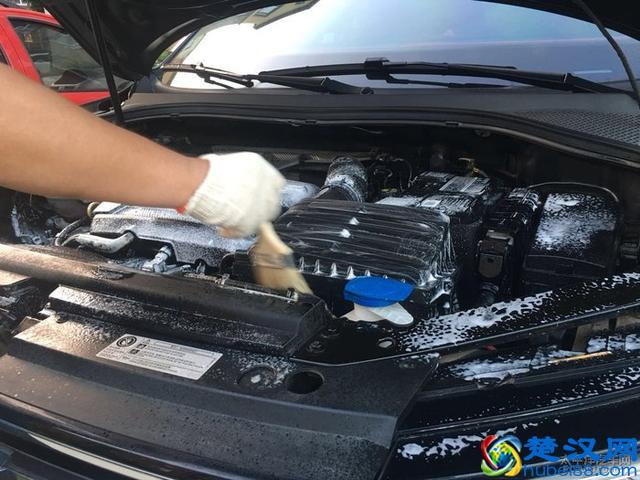 再也不用去洗车店，自己动手轻松清洗发动机舱！