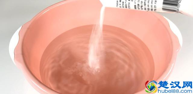 原来清洗毛呢大衣这么简单，不用水洗和晾晒，像干洗店一样干净