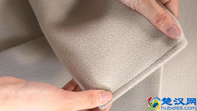 原来清洗毛呢大衣这么简单，不用水洗和晾晒，像干洗店一样干净