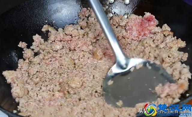 面馆里的炸酱是怎么做出来的？学会了，在家里做好吃的炸酱面