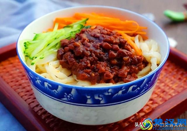 面馆里的炸酱是怎么做出来的？学会了，在家里做好吃的炸酱面